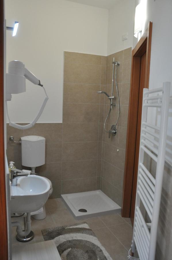 Citywalls Guest House แบร์กาโม ภายนอก รูปภาพ