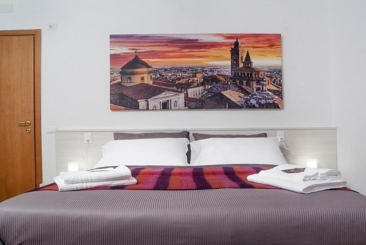 Citywalls Guest House แบร์กาโม ภายนอก รูปภาพ