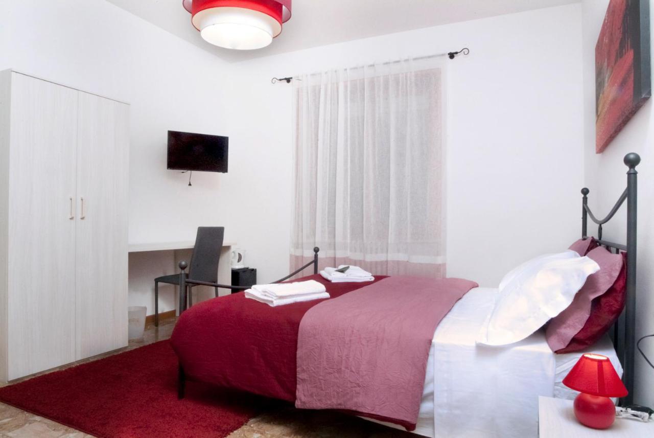 Citywalls Guest House แบร์กาโม ภายนอก รูปภาพ