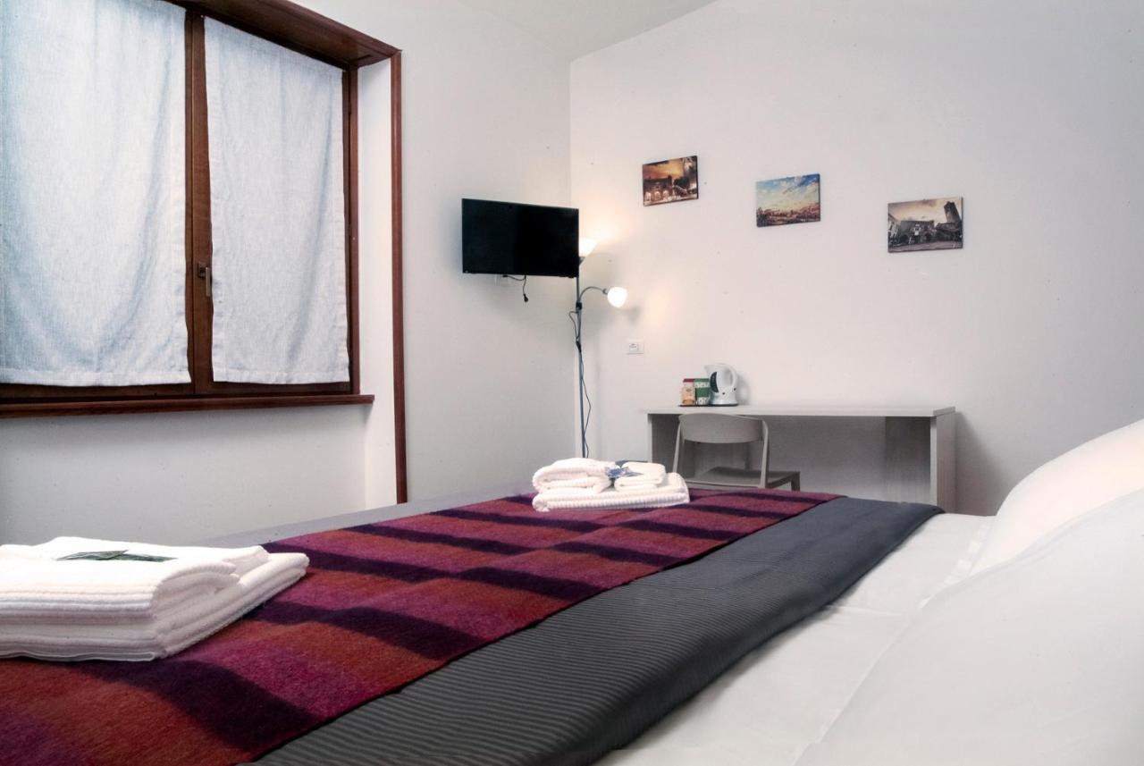 Citywalls Guest House แบร์กาโม ภายนอก รูปภาพ