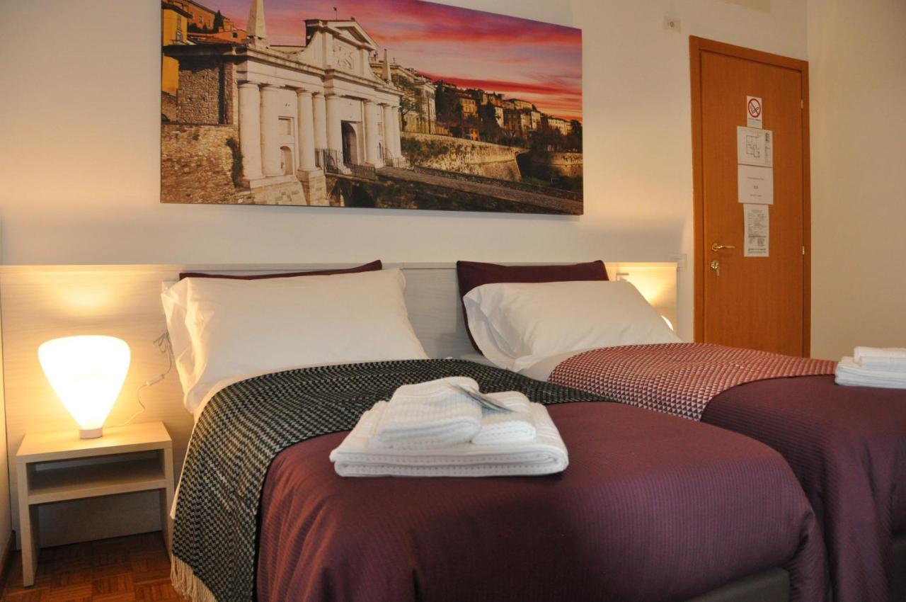 Citywalls Guest House แบร์กาโม ภายนอก รูปภาพ