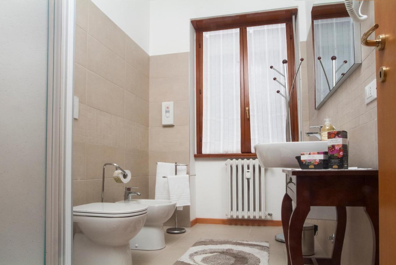Citywalls Guest House แบร์กาโม ภายนอก รูปภาพ